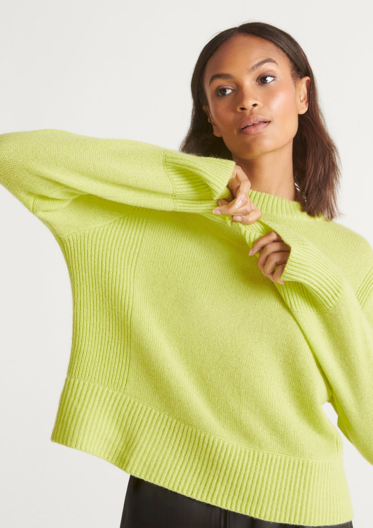 Cropped Cashmere Sweatshirt in Lime loopcashmere