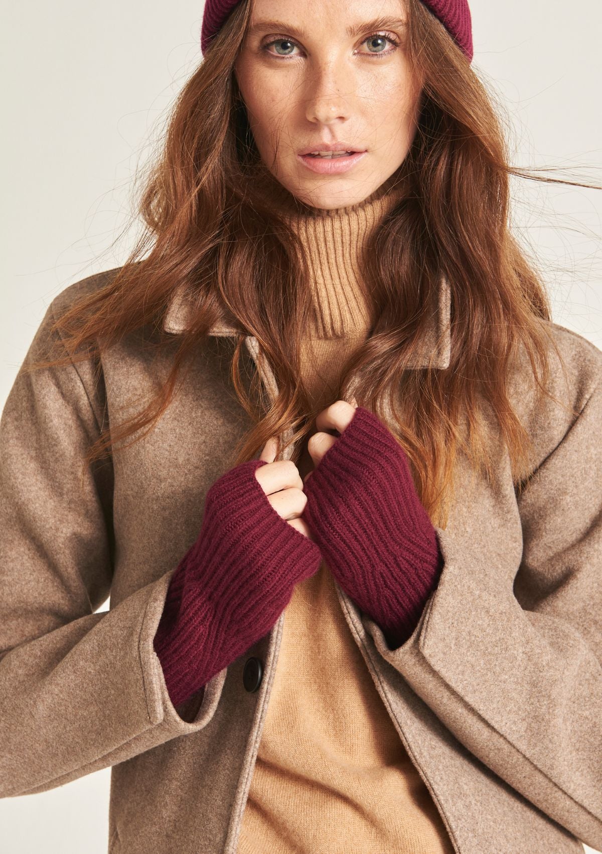 Cashmere Mitt in Barolo Red