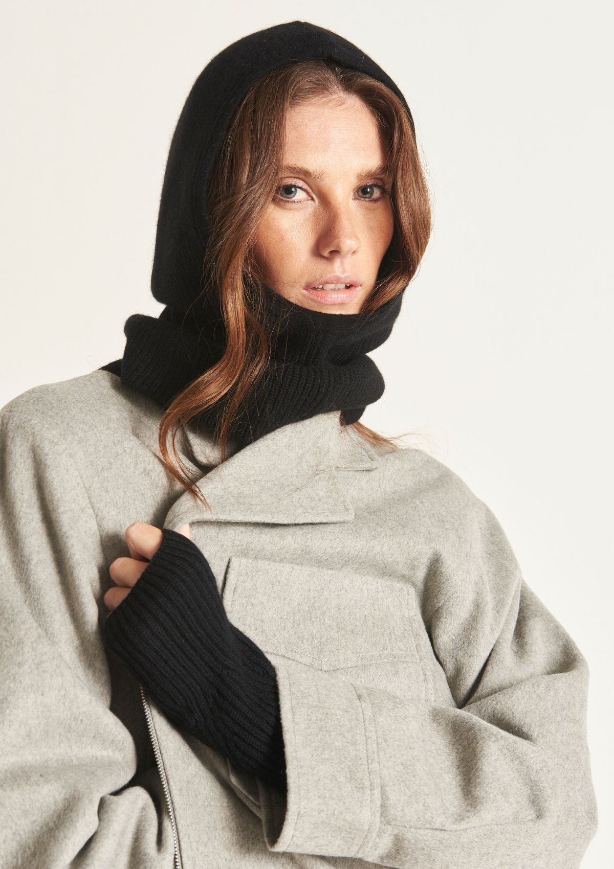 Cashmere Hood in Black