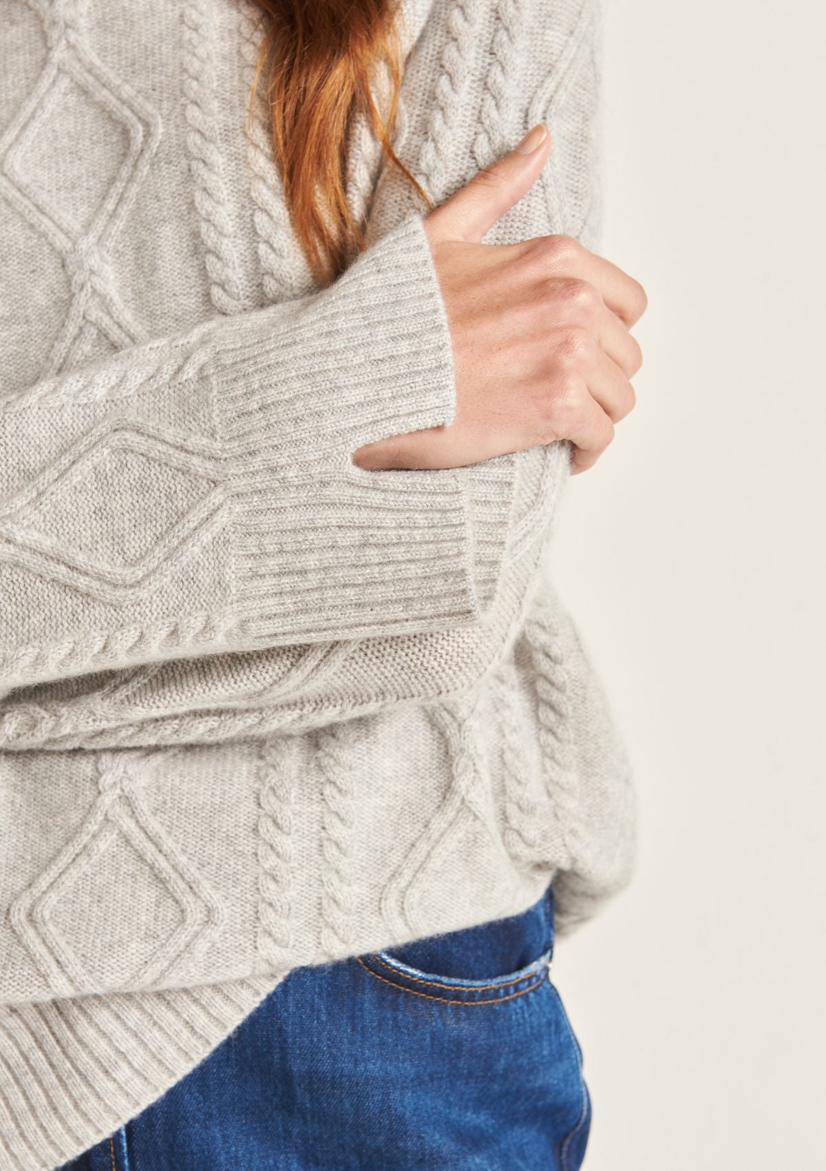 Cashmere Cable Crew Neck Sweater in Mist Grey