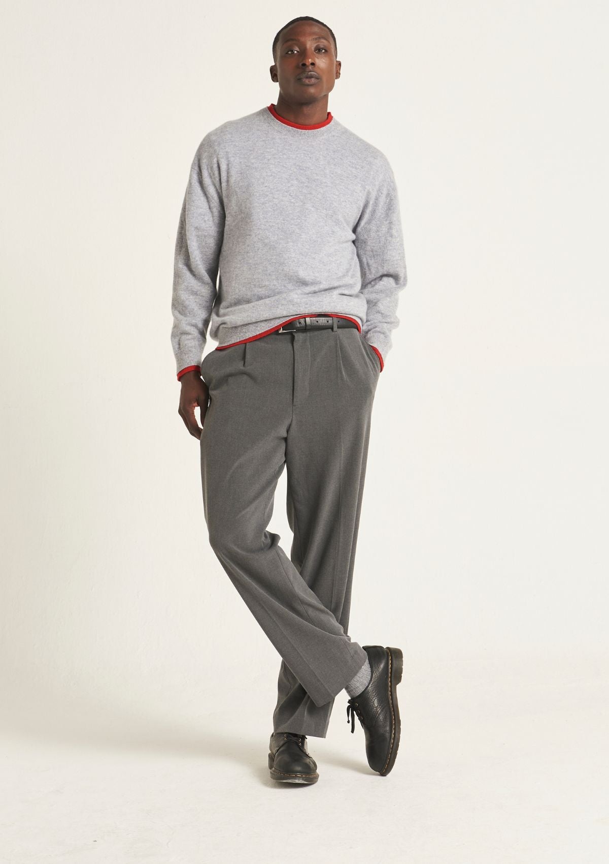 Mens Cashmere Crew Neck Sweater in Quarry Grey