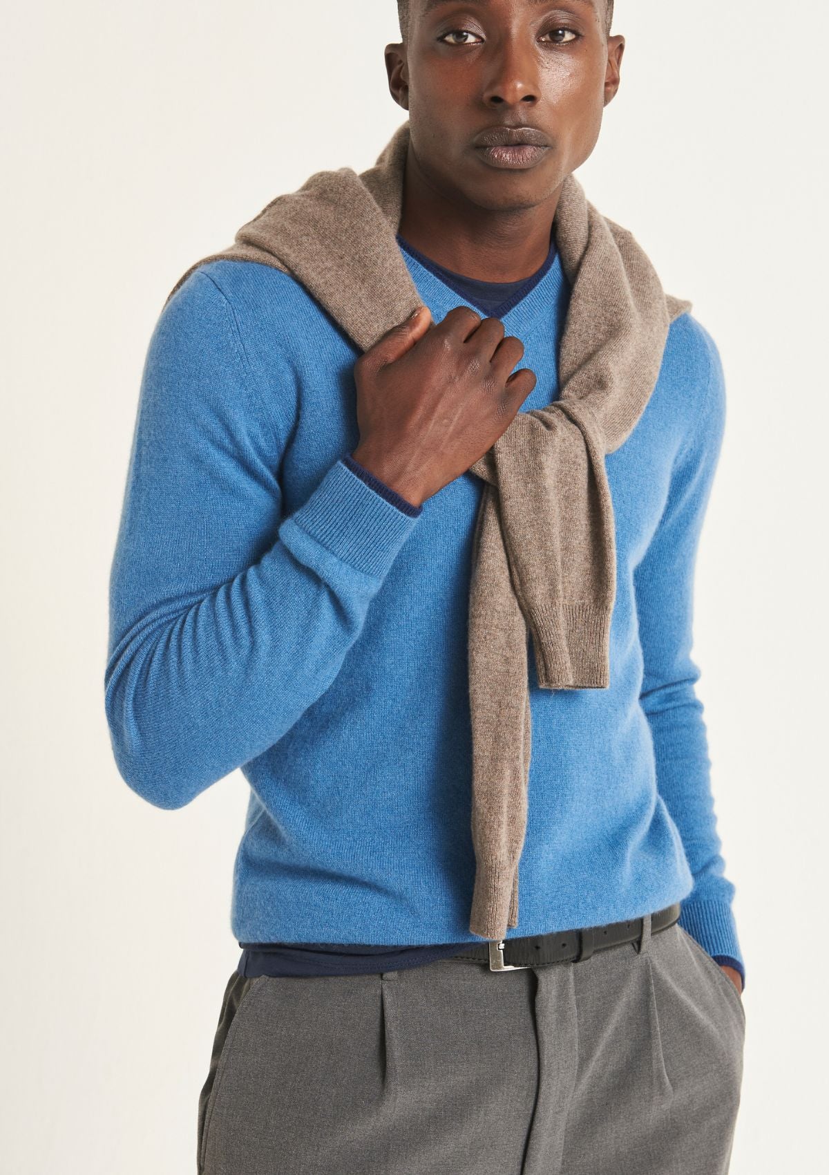 Mens Cashmere V Neck Sweater in Marina Blue