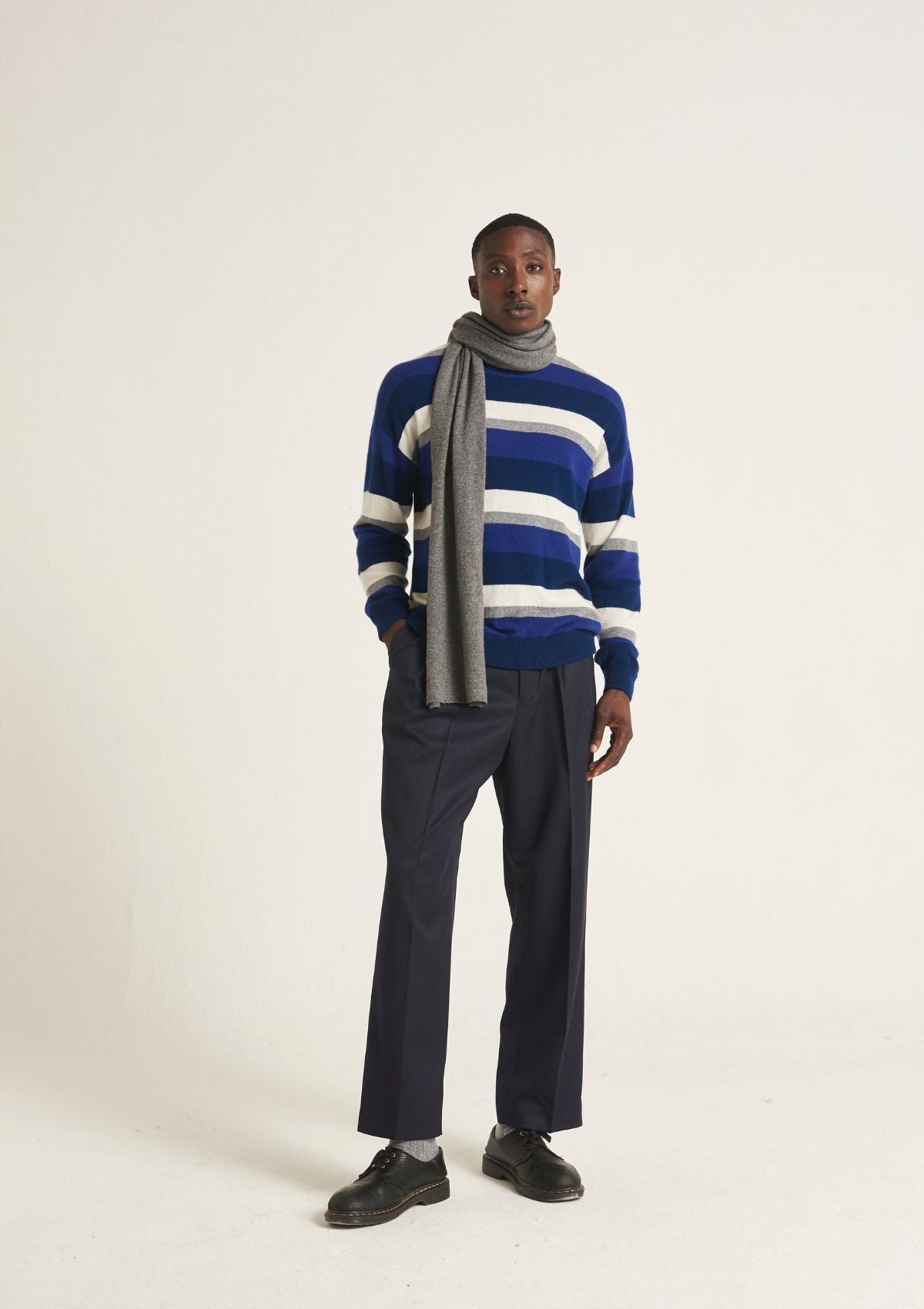 Mens Cashmere Crew Neck Sweater in Midnight Blue Stripe