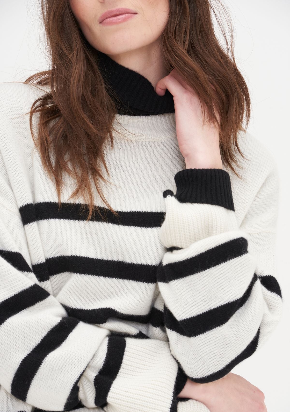 Chunky Cashmere Striped Sweater in Chalk/Black