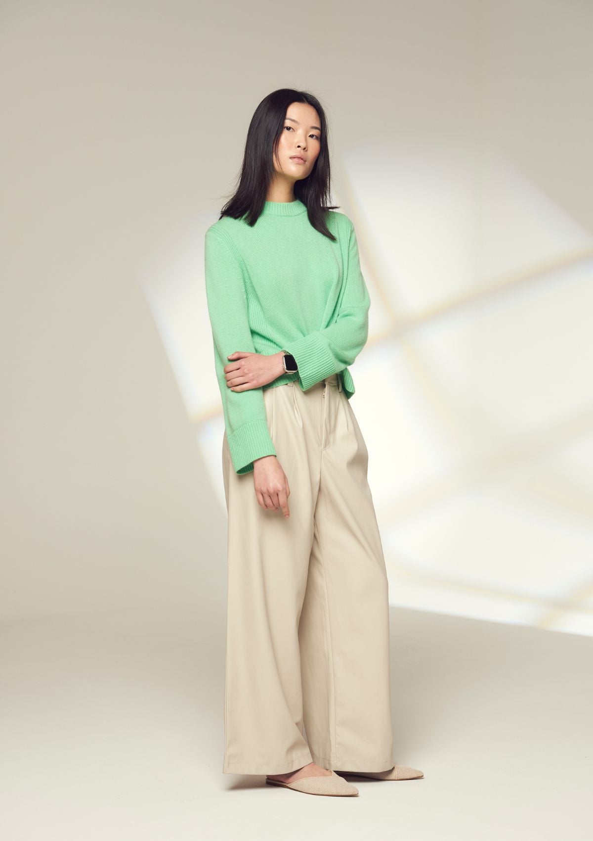 Cropped Cashmere Sweatshirt in Apple Green