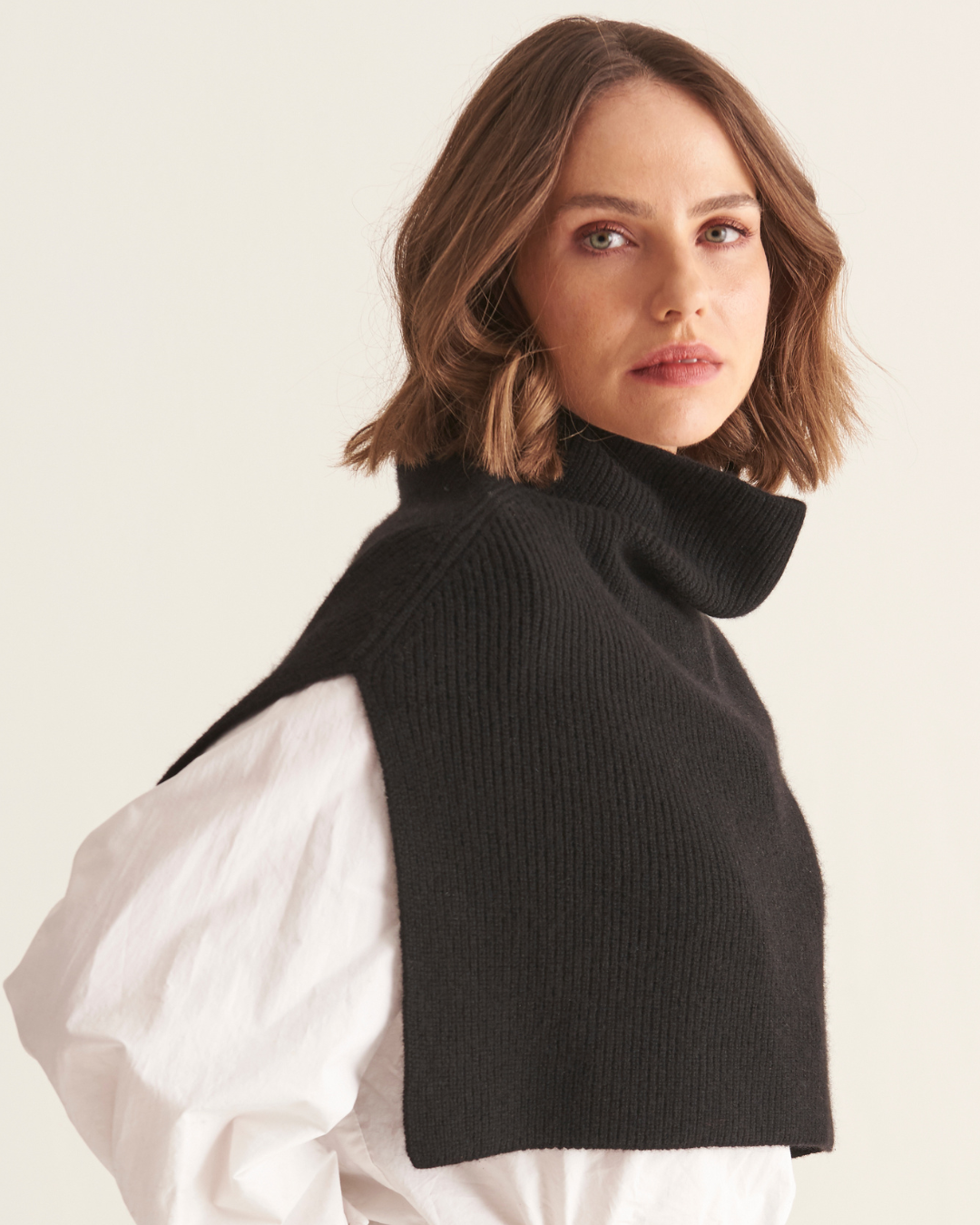 Ribbed Cashmere Snood in Black