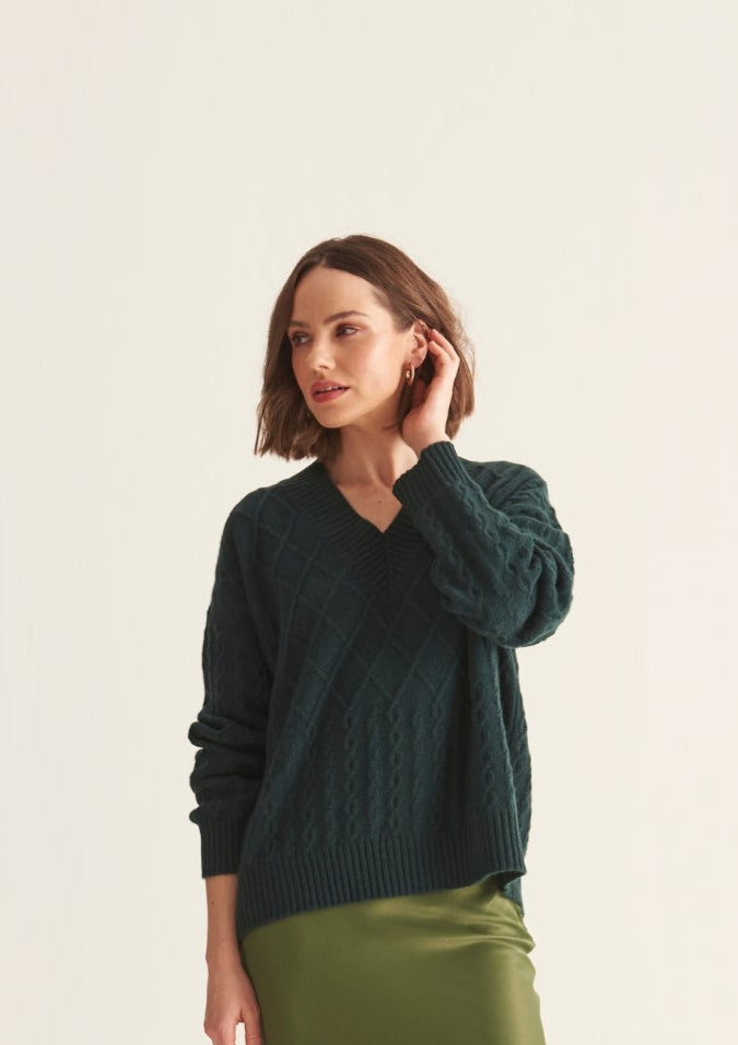 Ribbed Trim Cable Cashmere V Neck Sweater in Bottle Green