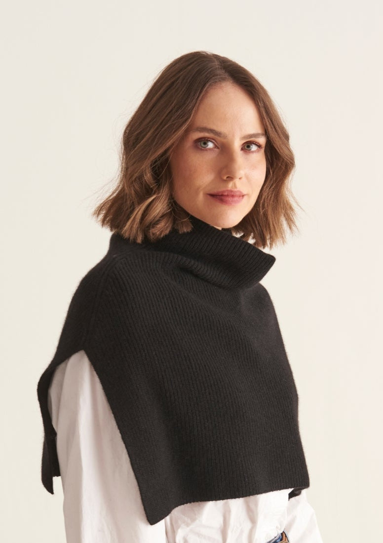 Ribbed Cashmere Snood in Black