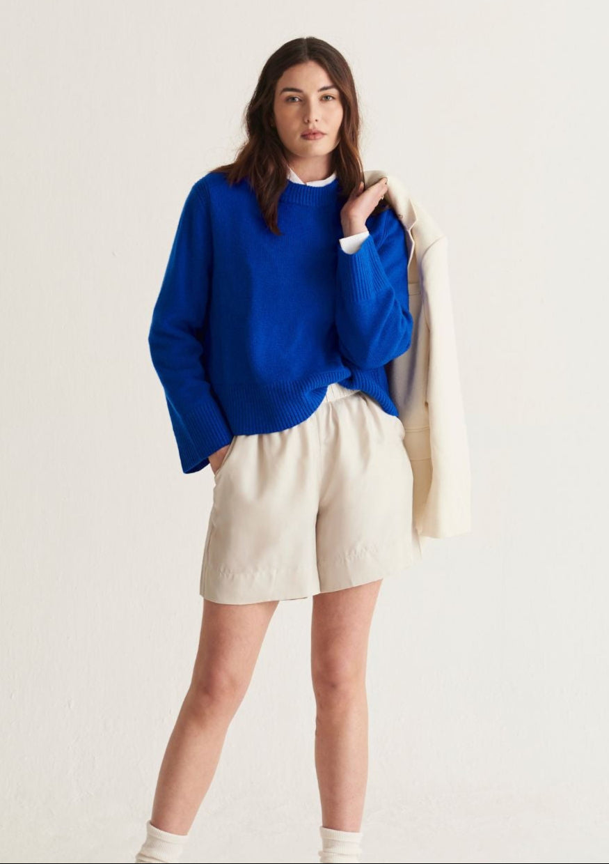 Cropped Cashmere Sweatshirt in Klein Blue