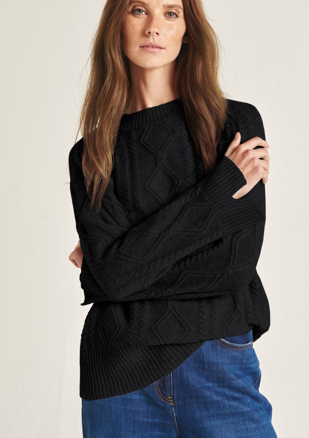 Cashmere Cable Crew Neck Sweater in Jet Black