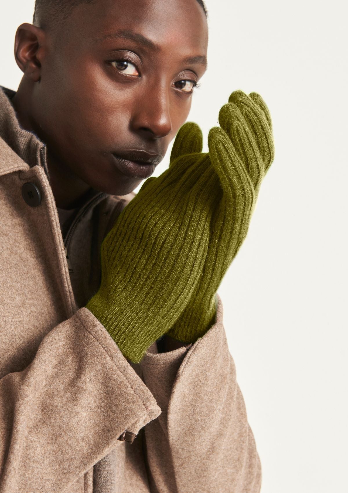 Mens Cashmere Gloves in Bayleaf Green