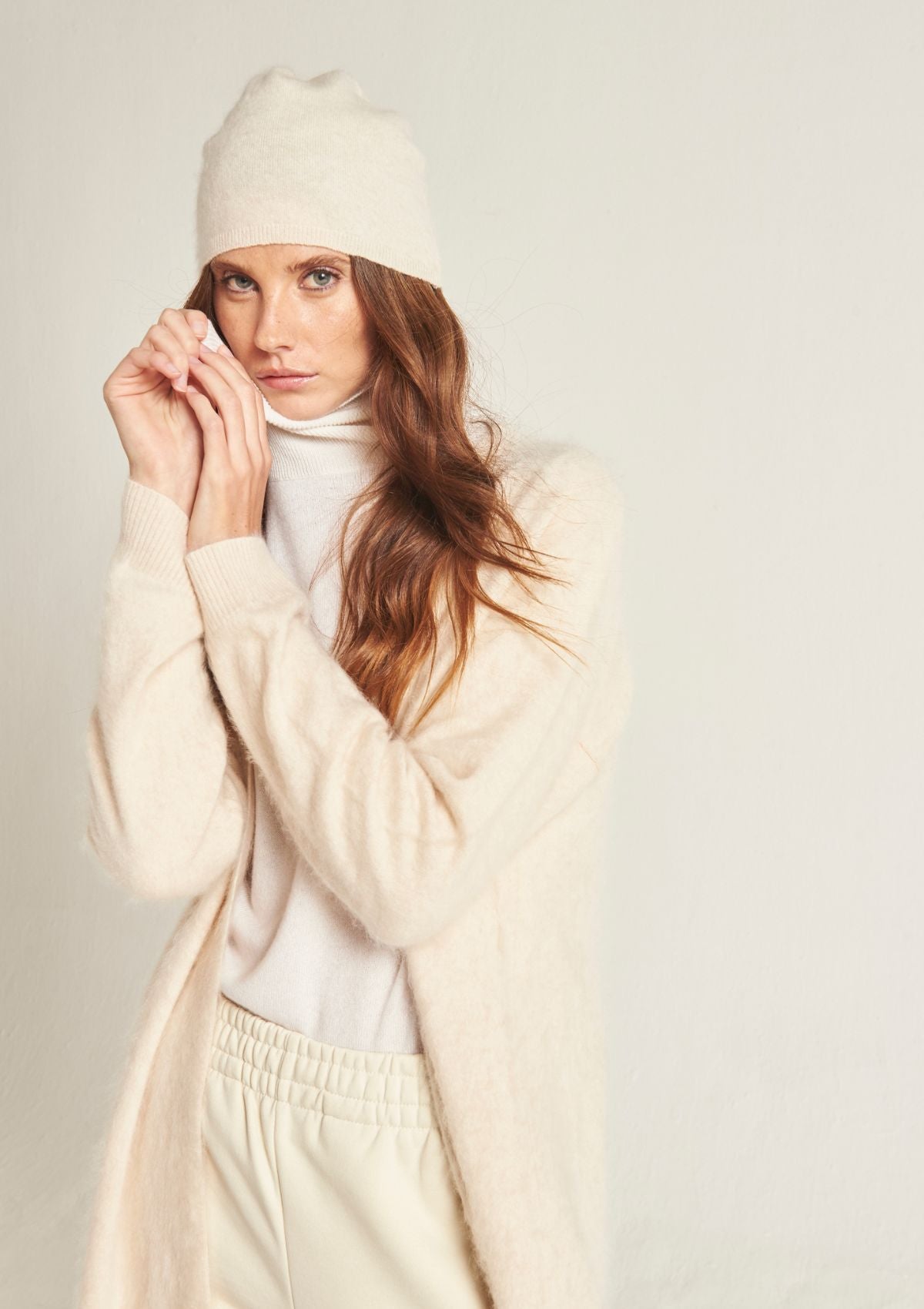 Brushed Cashmere Cardigan in Porcelain