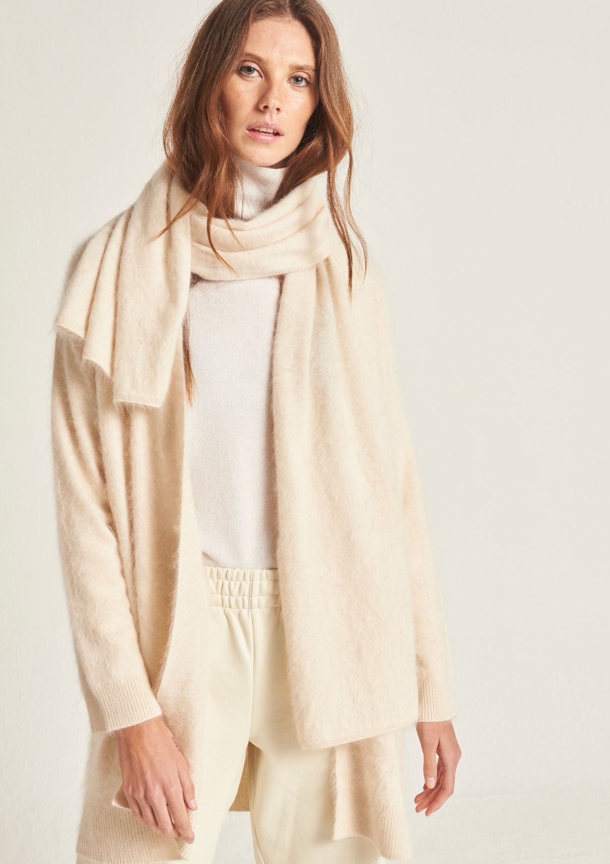 Brushed Cashmere Scarf in Porcelain