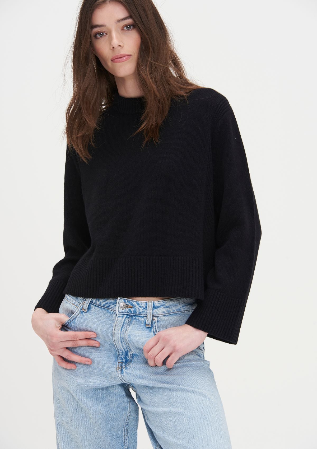 Cropped Cashmere Sweatshirt in Black