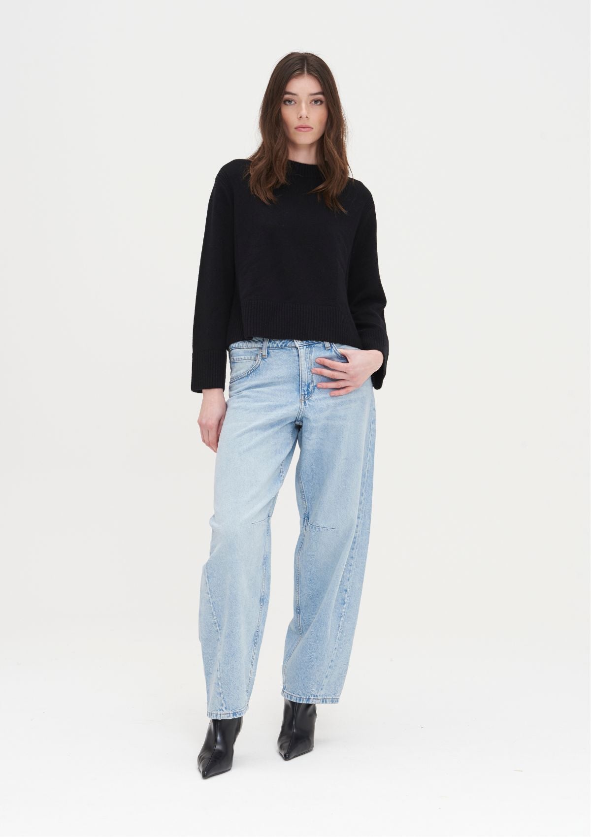 Cropped Cashmere Sweatshirt in Black