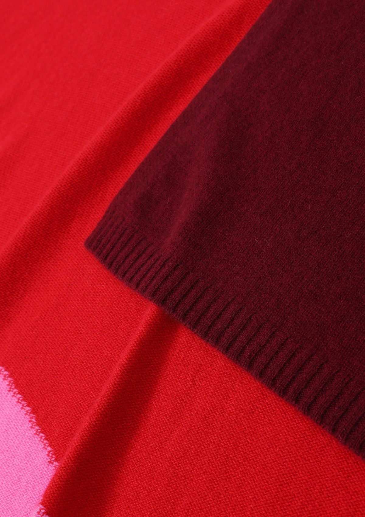 Chunky Colour Block Cashmere Sweater in Plum Red