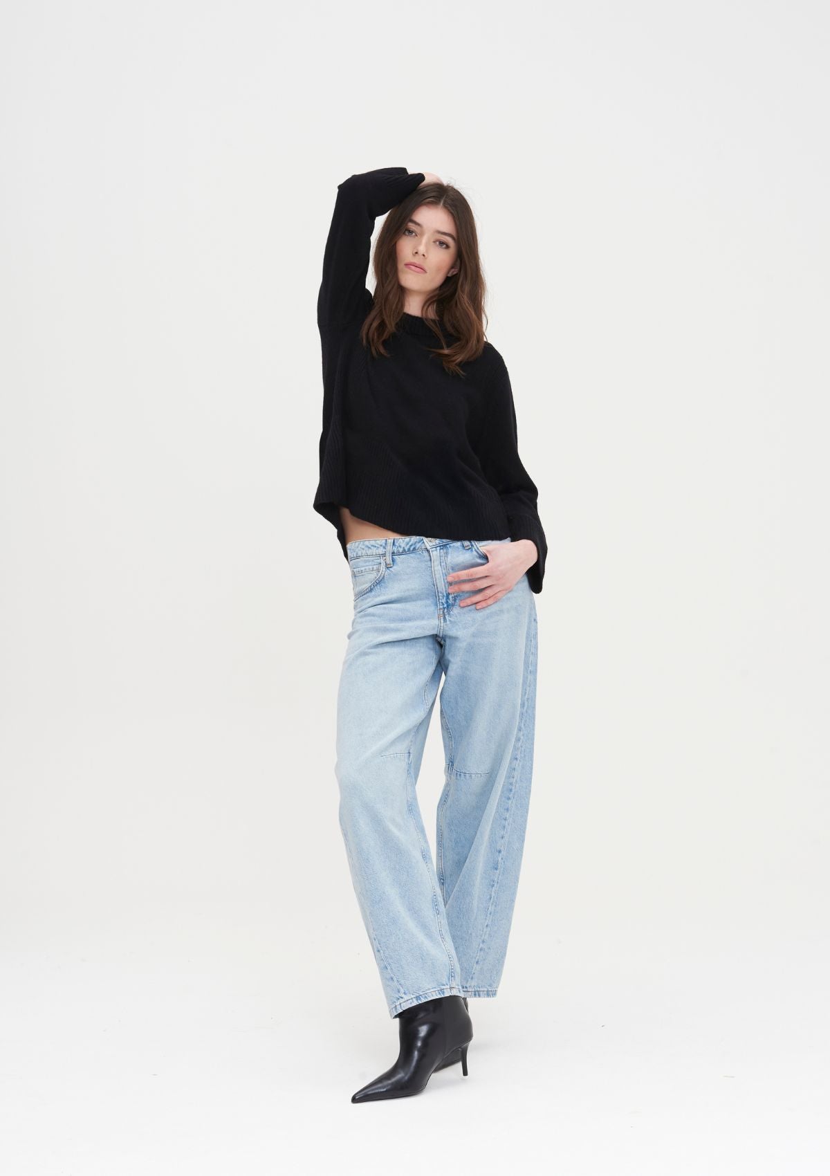 Cropped Cashmere Sweatshirt in Black