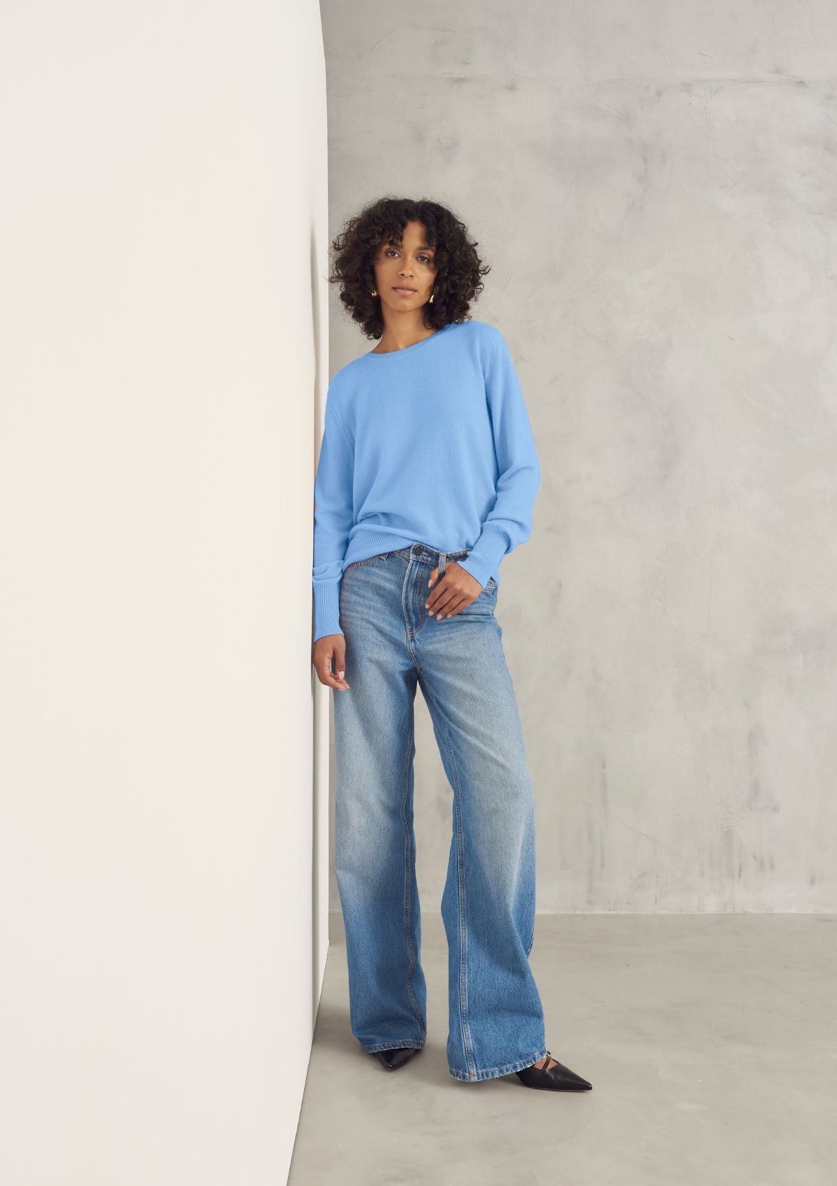 Cashmere Crew Neck Sweater in Delta Blue